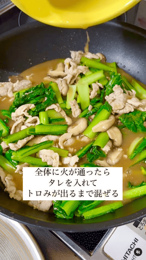 全体に火が通ったら、準備しておいたタレを加えて炒める