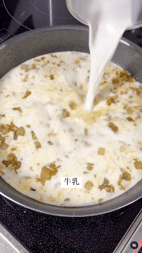 牛乳を入れる