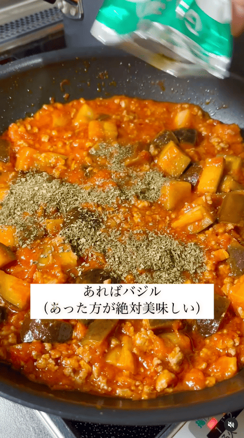 あればバジルを加えて香りづけ